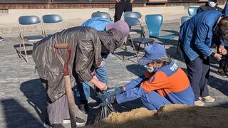 土のう作成訓練の様子