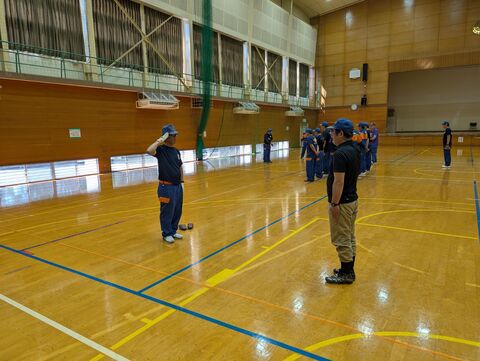 マンツーマンで指導を受ける様子