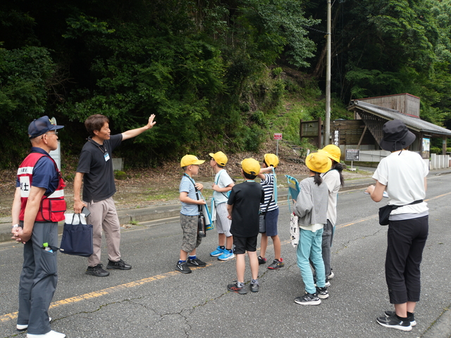 地形的特徴の学習をするようす 地形的特徴の学習をするようす