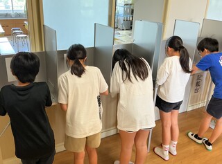 投票の様子 投票の様子