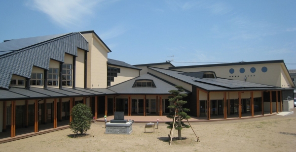 教育福祉センターの外観 教育福祉センターの外観