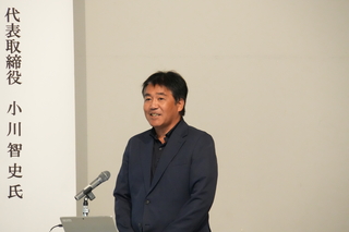 発表する寺下氏