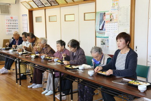 昼食の様子