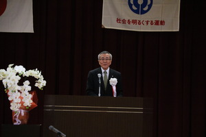 あいさつする奥塚市長1