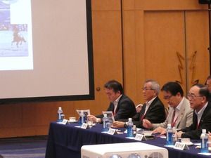 意見交換会に参加する奥塚市長