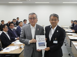 大分県土木建築部長と奥塚市長