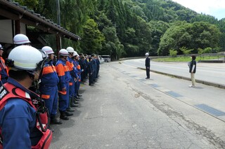 現場指揮本部を激励