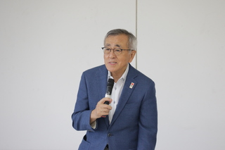 市長あいさつ あいさつをする奥塚市長