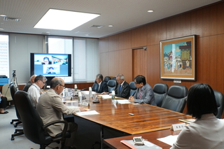 理事会のようす 理事会のようす