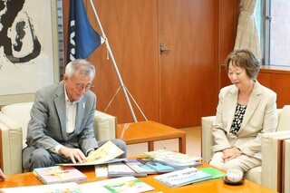 歓談のようす 歓談のようす