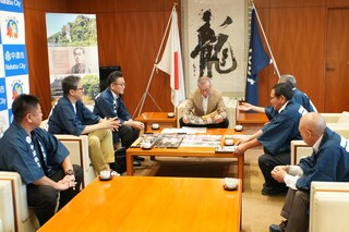 歓談のようす 歓談のようす