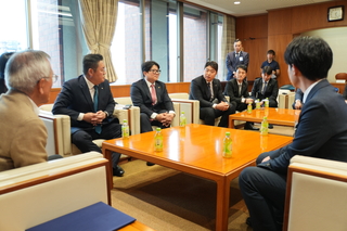 歓談のようす 歓談のようす